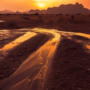 السعودية | بالتزامن مع بداية وسم 1441ه .. زخات رعدية في جنوب غرب وأجزاء من شمال البلاد 