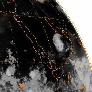 بالفيديو | هكذا رصدت الأقمار الإصطناعية إعصار مداري في السعودية عام 1992م .. فهل سيتكرر المشهد؟