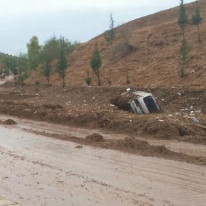 الحالة الجوية تتسبب بإسقاط 27 عمود كهرباء في الأغوار الشمالية