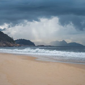 الإمارات | استمرار سيطرة منخفض جوي في طبقات الجو العالية وسحب ركامية متوقعة في بعض المناطق