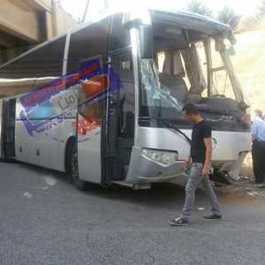 36 إصابة بحادث تدهور حافلة طلاب في اربد