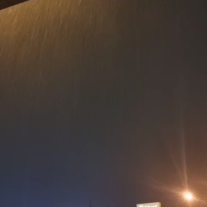 تغطية مباشرة الآن من مناطق مختلفة من العاصمة عمان وعواصف رعدية قوية الآن وتنبيهات جدية من تشكل السيول