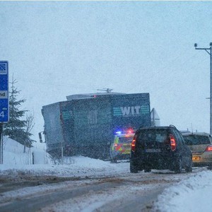 الثلوج في بريطانيا تغلق عدداً من المدارس بمدن مختلفة