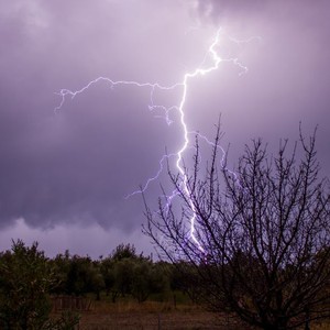 Saudi Arabia at 1:07 pm | Cumulus clouds affecting Taif accompanied by moderate to heavy rain