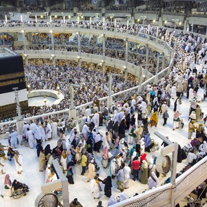 إيقاف حركة الطواف بالمطاف المعلق مؤقتاً لحين التأكد من زوال الخطر