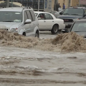 السعودية - فيديو | جازان تغرق .. صباح ماطر بغزارة يُربك مدينة جازان ويُعيق حركة المركبات
