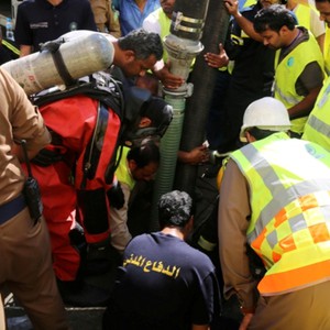 انتشال جثمان طفل سقط بحفرة "صرف صحي" بجدة بعد بحث 8 ساعات