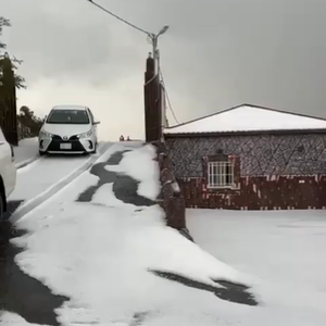 بالفيديو | سودة عسير تتألق وُتنافس أجمل مدن العالم بارتدائها الثوب الأبيض اليوم