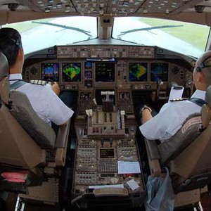 عاجل : وفاة 300 راكب في تحطم الطائرة الماليزية قبل قليل