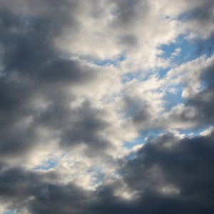 أجواء يوم الأحد أقرب الى أجواء شهر أيلول ..