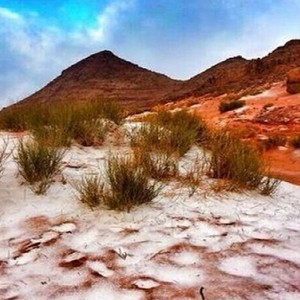 السعودية | زخات ثلجية محتملة على قمم جبل اللوز في تبوك اليوم