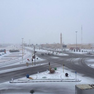 بالفيديو - السعودية | الثلوج تتساقط على طريف بشكل نادر والحرارة تنخفض لما دون الصفر