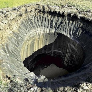 بعد حفرة نهاية العالم.. ظهور 4 حفر عملاقة جديدة في سيبيريا