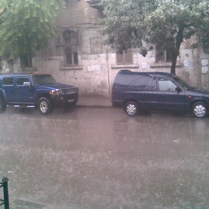 الخميس والجمعة : تراجع مؤقت للموجة الحارة وزخات رعدية محلية من المطر محتملة شمال البلاد