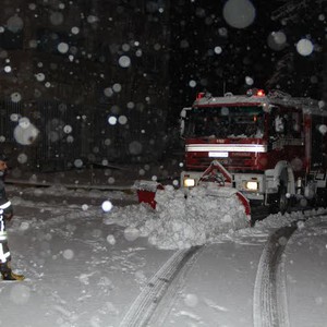 خلال العاصفة هدى..  الدفاع المدني ينقذ (1686) شخصاً انزلقت مركباتهم 