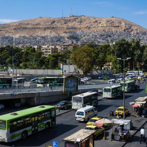 انخفاض طفيف على درجات الحرارة يوم الأربعاء وبقاء فرصة لهطول بعض الأمطار صباحاً 