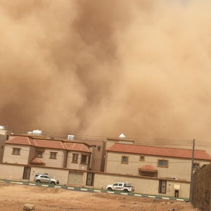 مرور الرياض يحذر من خطر تدني الرؤية بسبب موجة الغبار