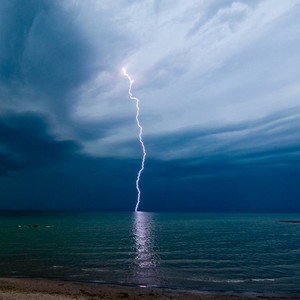 الأمطار الرعدية مُجدداً نهار السبت في مقدمة المنخفض الجوي المنتظر ليلاً ويوم الأحد 