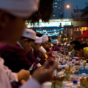 رمضان في ماليزيا .. ثقافات وأعراق تتوحد احتفالاً بالشهر الفضيل
