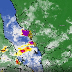 السعودية | سحب رعدية صباحية تؤثر على بعض سواحل البحر الأحمر وتتركز على القنفذة