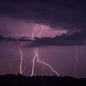 السعودية الساعة 4:23 عصراً | سُحب رعدية تترافق بالأمطار الغزيرة تؤثر على محافظات عديدة 