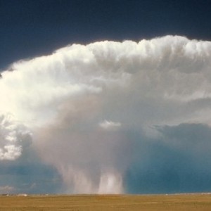 طقس معتدل ليلة الثلاثاء، والامطار مستمرة شمال المملكة ومنطقة حائل