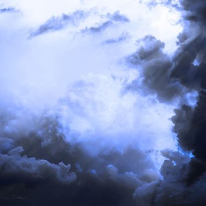 Saudi Arabia at 5:25 pm | Cumulus clouds begin to form on the highlands of the southwest of the Kingdom and parts of the north of the Kingdom, accompanied by rainfall of varying intensity.