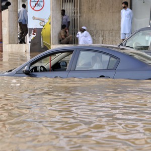لتجنب خطر السيول.. اتبع الخطوات في الشكل التوضيحي