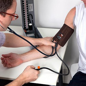 ارتفاع ضغط الدم يُضعِف الذاكرة ويُسبب الخَرَف