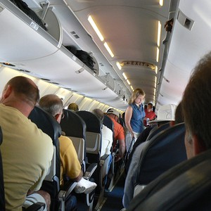 أراد أن يدخل الى حمّام الطائرة فكاد أن يتسبب بكارثة جوية جديدة .. 