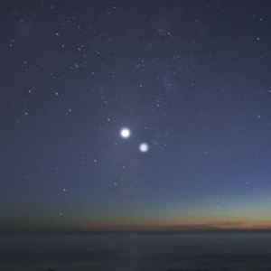 حدث فلكي نادر في سماء المملكة يوم الأربعاء