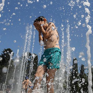 موجة حر أوروبا تشتد و درجات حرارة تقترب من الـ 45 مئوية في بعض المناطق 