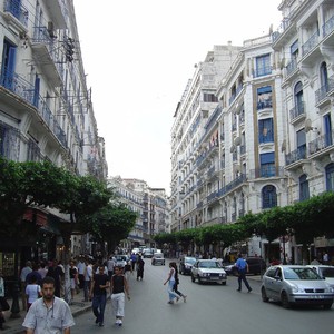 دراسة جزائرية تؤكد: السيارة تنافس المرأة الجزائرية في مصاريف زوجها