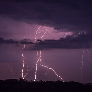 العراق الساعة 3:15 عصراً | سحب ركامية مرفقة بهطول أمطار متفاوتة الغزارة تؤثر على أجزاء متفرقة من البلاد