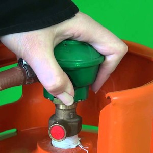 انقاذ 3 حالات اختناق جراء استنشاق غاز التدفئة