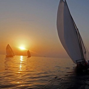 أجواء مشمسة وحرارة أربعينية بأغلب المناطق يوم الثلاثاء