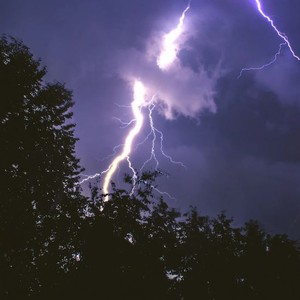 قطاع غزة | زخات أمطار رعدية وتساقط للبرد وتحذير من ارتفاع منسوب المياه يوم الثلاثاء