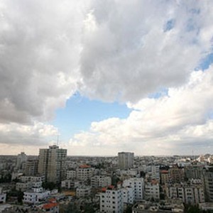 أجواء غائمة جزئياً في فلسطين نهار الأربعاء واحتمال لبعض زخات المطر