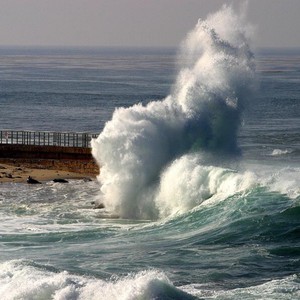 الجمعة: رياح نشطة على سواحل الخليج وغبار محتمل في المناطق الداخلية 