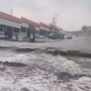 بالفيديو | السيول تداهم صناعية الطائف وتوقعات بالمزيد من الأمطار الساعات القادمة