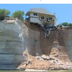 قصر ينحدر على حافة هاوية ولا أحد عرف السبب (فيديو)