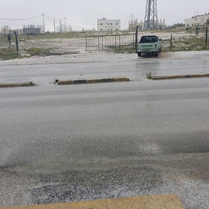 مياه الأمطار تداهم منازل مواطنين ومحال تجارية بمؤتة والمزار الجنوبي