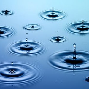 توقعات بتجدد هطول زخات من المطر في جنوب البلاد مع ساعات فجر وصباح السبت وأجواء أكثر برودة من المُعتاد 