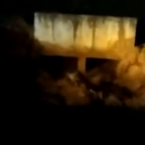 بالفيديو | مشهد يُظهر قوة السيول الآن في قضاء المريغه بمحافظة معان