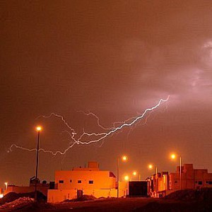 احتمالات الأمطار تتسع بشكل لافت في غرب وجنوب غرب المملكة يومي الثلاثاء والأربعاء !