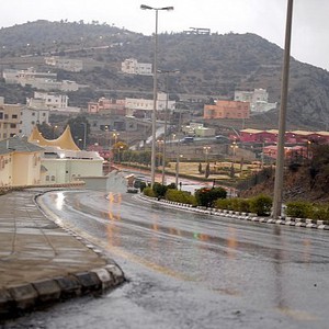 الجمعة.. زخات رعدية محتملة من المطر على بعض المرتفعات الجنوبية الغربية من المملكة