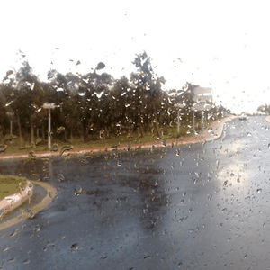   اشتداد الرياح و اتساع رقعة الغبار في بعض مناطق المملكة يوم الاثنين 