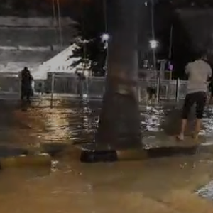 مباشر من وسط البلد | مياه الأمطار تغرق الشوارع والمحلات التجارية