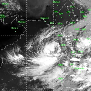 متابعة مستجدات بحر العرب