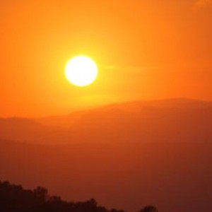 قطر والبحرين | طقس حار يتحول في احدى أوقات النهار الى شديد الحرارة في بعض المناطق